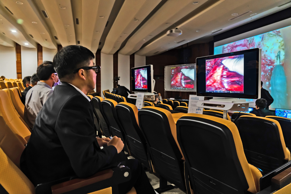 �_(d��)��֮���_(d��)�������3DӰ���Q�����������_(d��)�������g(sh��)�C(j��)���ֱ۵�3DӰ�񼴕r�B���D(zhu��n)�����ڕ��h���^Ħ���t(y��)����ֻҪ����ƫ�����R�������c��(zh��)���t(y��)������ͬ����3D���wӰ�����R�����_�F(xi��n)�����s���_(d��)�������g(sh��)�ČW(xu��)��(x��)����