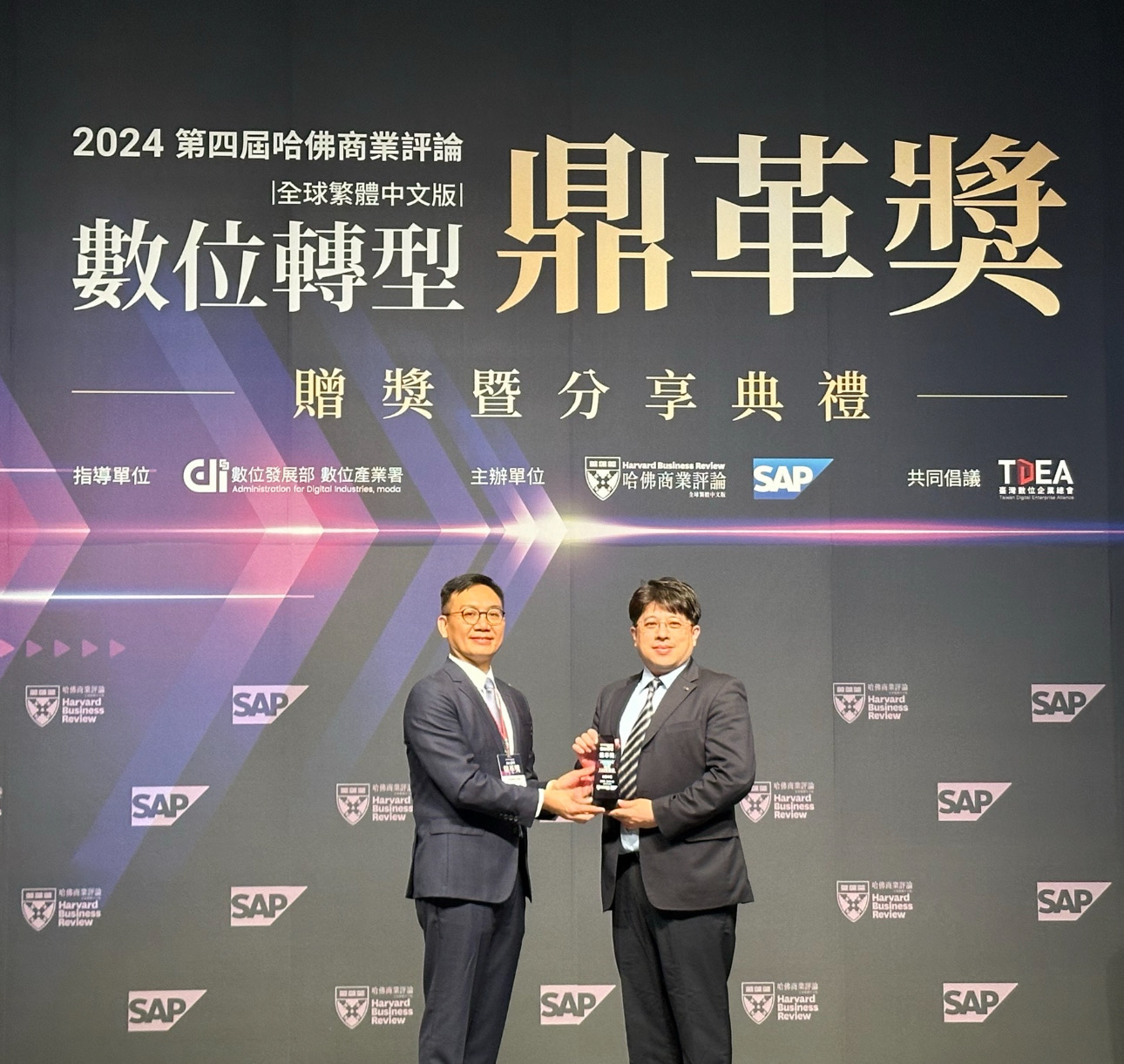 ���_�ƄӔ�λ�D���г����s�@2024����λ�D�Ͷ��彩���C���ת���ͬ�r�����m�lչ������I����������ESG���Y��˼�S���@��ESG�؄e���p�ؘsҫ