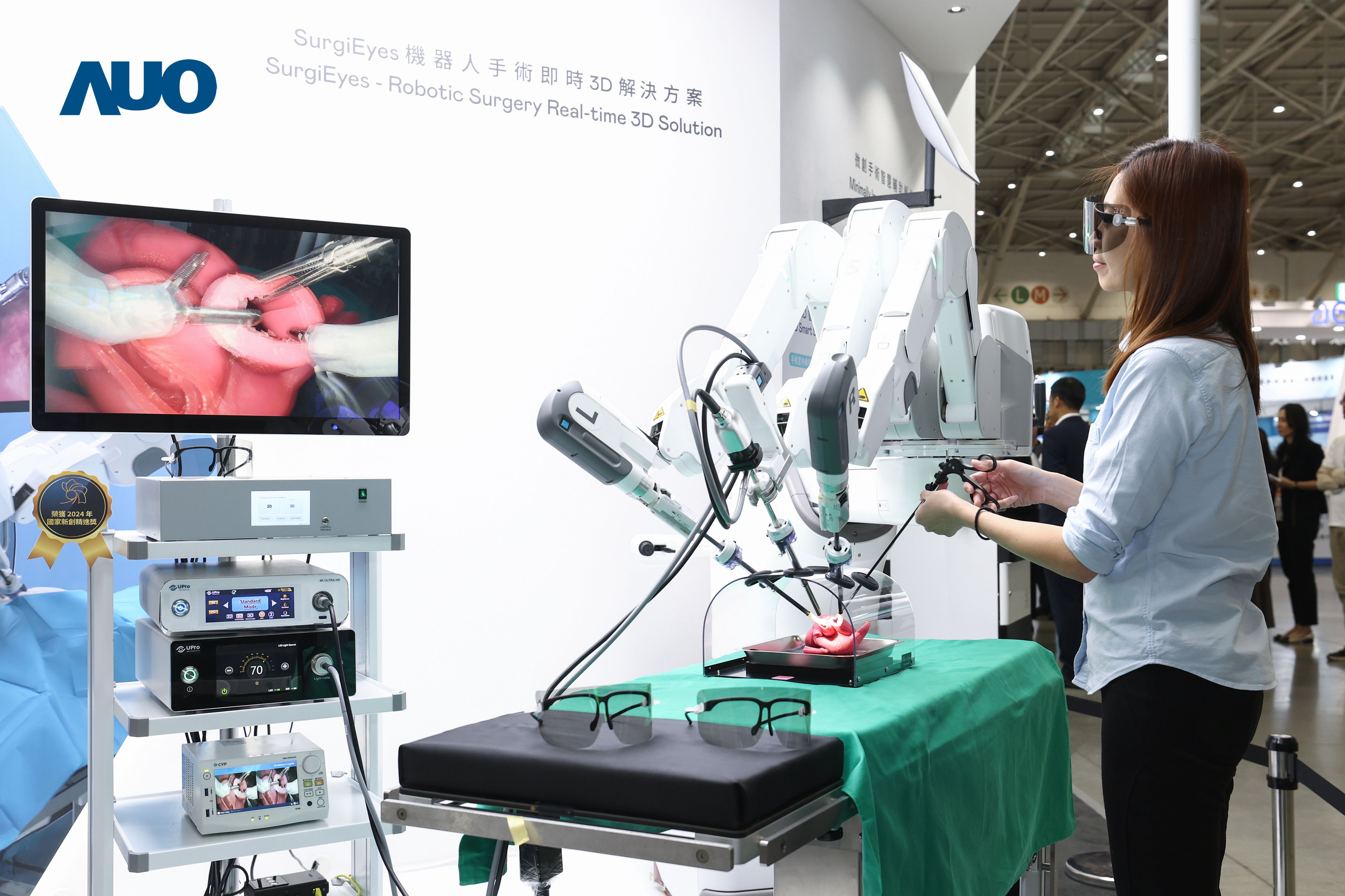 �_�����I(l��ng)�ȵ�3D�@ʾ���g(sh��)�Ƴ���SurgiEyes�C�������g(sh��)���r3D��Q���������������M3D�D��̎���c����3D��ֱ��ҕ�����Vɫ����@ʾ���g(sh��)�����g(sh��)�F꠿Ɍ��rͬ�������t(y��)��ҕ�ǿ�������3DӰ��������ͨЧ���c��ȫ����